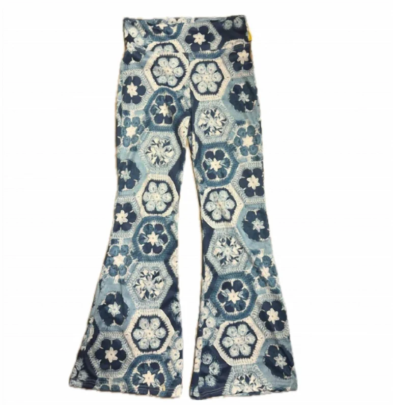 Kid's Crochet Leggings In Blue